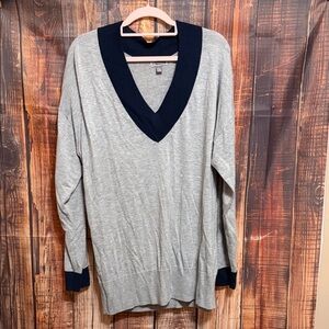 Chelsea28 Women's V-Neck Sweater in Light Gray with Navy Trim